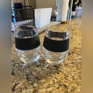 Freeze and go wine glasses